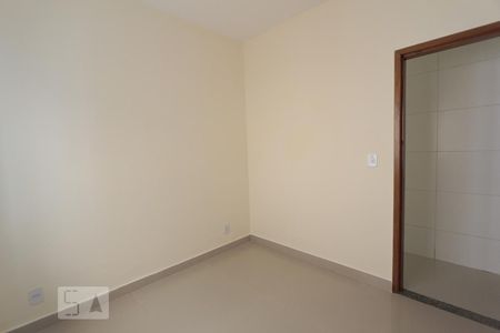 Quarto 1 de apartamento para alugar com 2 quartos, 48m² em Taquara, Rio de Janeiro