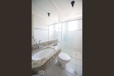 banheiro de apartamento à venda com 2 quartos, 47m² em Jardim Santa Lúcia, Campinas