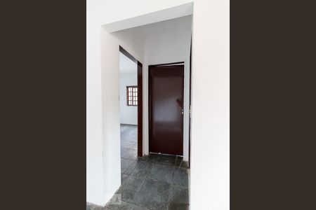 Corredor de apartamento para alugar com 2 quartos, 54m² em Jardim Santa Clara, Guarulhos