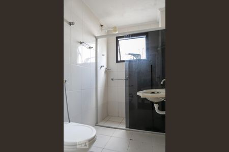 Banheiro de apartamento para alugar com 1 quarto, 90m² em Boqueirão, Santos