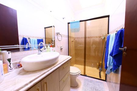 Casa à venda com 140m², 2 quartos e 2 vagas Casa à venda com 140m², 2 quartos e 2 vagasBanheiro da Suite 2