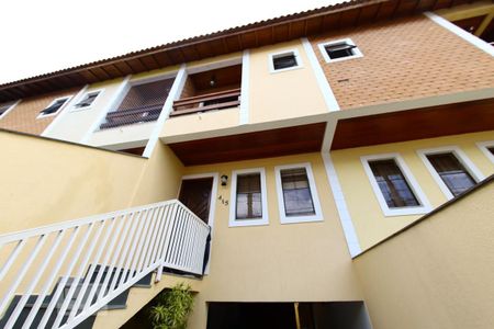 Casa à venda com 140m², 2 quartos e 2 vagas Casa à venda com 140m², 2 quartos e 2 vagasFachada