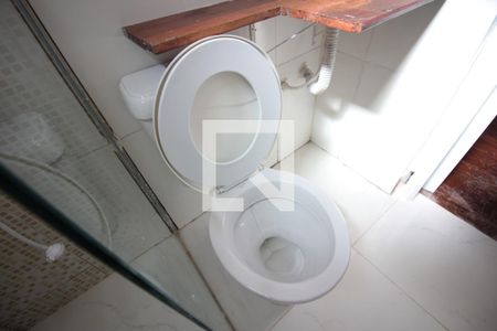 Banheiro de kitnet/studio para alugar com 1 quarto, 20m² em Céu Azul, Belo Horizonte