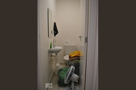 Lavabo de apartamento para alugar com 1 quarto, 35m² em Vila Monumento, São Paulo