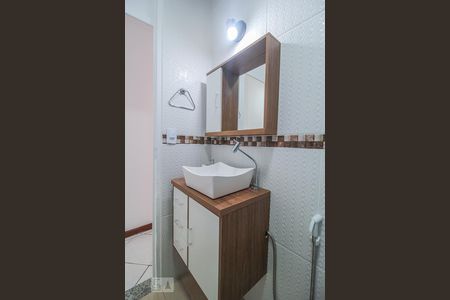 Banheiro de apartamento para alugar com 2 quartos, 48m² em Freguesia (jacarepaguá), Rio de Janeiro