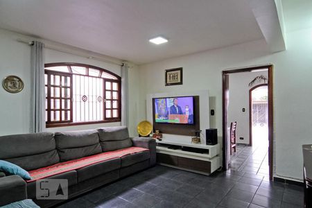 Sala de casa à venda com 4 quartos, 270m² em Vila Vitório Mazzei, São Paulo