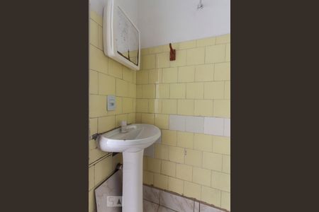 Banheiro de kitnet/studio para alugar com 1 quarto, 35m² em Centro Histórico, Porto Alegre