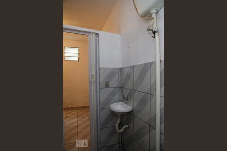 Banheiro de kitnet/studio para alugar com 1 quarto, 48m² em Jardim Irapua, Taboão da Serra