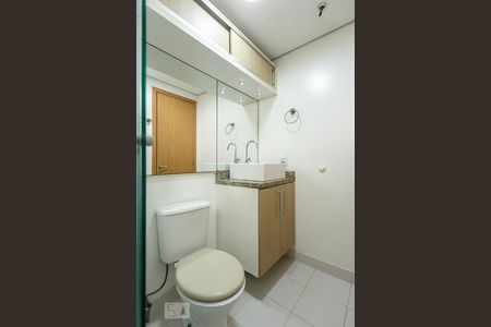 Banheiro da Suíte de apartamento à venda com 3 quartos, 67m² em Jardim Carvalho, Porto Alegre