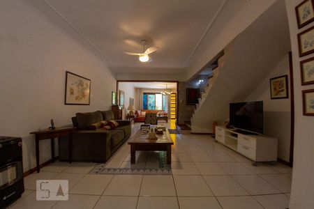 Sala de Estar de casa à venda com 4 quartos, 400m² em Jardim Sao Pedro, Porto Alegre