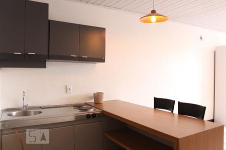 Cozinha de kitnet/studio para alugar com 1 quarto, 33m² em Asa Norte, Brasília