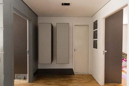 Corredor de apartamento para alugar com 2 quartos, 48m² em Mooca, São Paulo