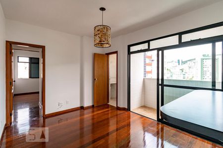 Sala de apartamento para alugar com 1 quarto, 55m² em Carmo, Belo Horizonte