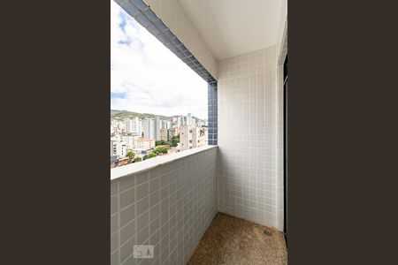 Sacada de apartamento para alugar com 1 quarto, 55m² em Carmo, Belo Horizonte