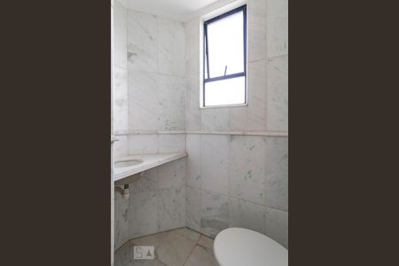 Lavabo de apartamento para alugar com 1 quarto, 55m² em Carmo, Belo Horizonte