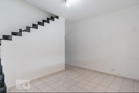 Casa à venda com 80m², 2 quartos e 2 vagasSala