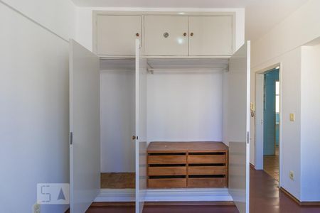 Quarto da suíte - Armários de apartamento para alugar com 1 quarto, 40m² em Centro, Campinas