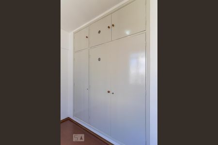 Quarto da suíte - Armários de apartamento para alugar com 1 quarto, 40m² em Centro, Campinas