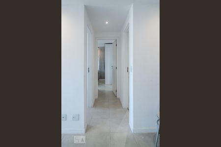 Corredor de apartamento para alugar com 2 quartos, 68m² em Taquara, Rio de Janeiro