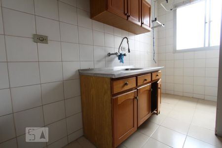 Cozinha de apartamento para alugar com 1 quarto, 57m² em Rebouças, Curitiba