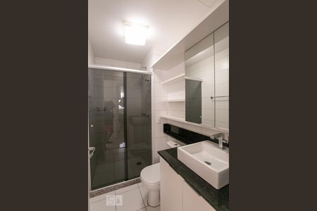 Banheiro de apartamento à venda com 2 quartos, 56m² em Cavalhada, Porto Alegre