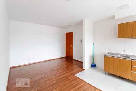 Sala de apartamento para alugar com 2 quartos, 50m² em Vila Galvao, Guarulhos