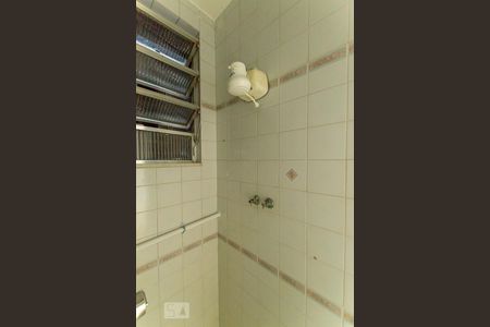 Banheiro de kitnet/studio para alugar com 1 quarto, 25m² em Centro, Niterói