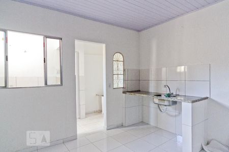 Cozinha de casa de condomínio para alugar com 1 quarto, 50m² em Vila Celeste, São Paulo