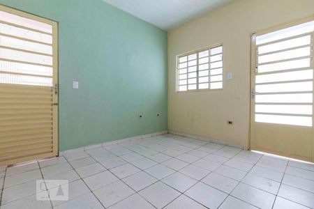 Sala de casa para alugar com 2 quartos, 80m² em Vila Guilhermina, São Paulo