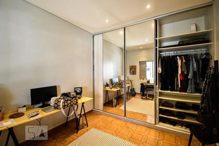 Quarto 1 de casa para alugar com 3 quartos, 240m² em Jardim das Bandeiras, São Paulo