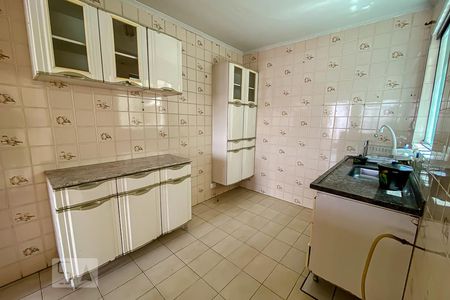 Cozinha de casa para alugar com 2 quartos, 80m² em Vila Azevedo, São Paulo