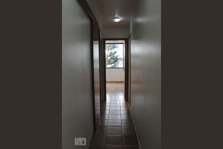 Corredor de apartamento para alugar com 2 quartos, 56m² em Guará I, Brasília