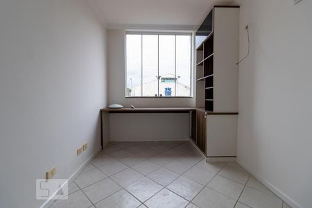 Quarto 2 de apartamento para alugar com 2 quartos, 70m² em Guará I, Brasília