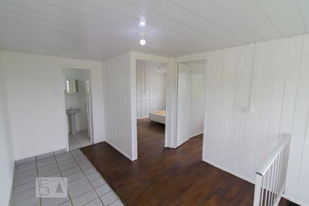 Sala de casa de condomínio para alugar com 2 quartos, 54m² em Areias, São José