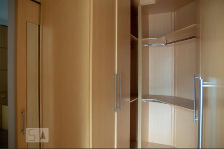 Closet da suíte de apartamento para alugar com 2 quartos, 80m² em Rudge Ramos, São Bernardo do Campo