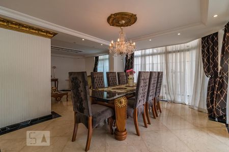 Sala de casa de condomínio para alugar com 8 quartos, 900m² em Alphaville Residencial Um, Barueri