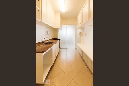 Cozinha de apartamento à venda com 2 quartos, 64m² em Vila Olímpia, São Paulo