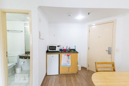 Sala e Cozinha de kitnet/studio à venda com 1 quarto, 32m² em Moema, São Paulo