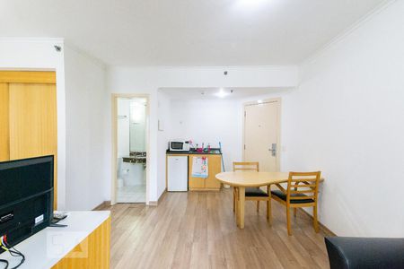 Sala e Cozinha de kitnet/studio à venda com 1 quarto, 32m² em Moema, São Paulo