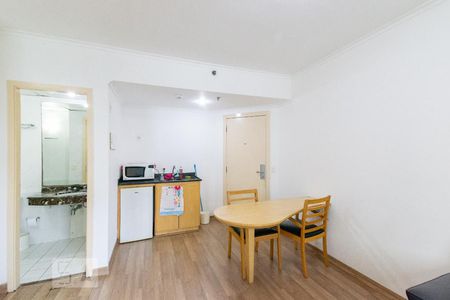 Sala e Cozinha de kitnet/studio à venda com 1 quarto, 32m² em Moema, São Paulo