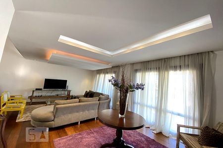 Casa à venda com 380m², 4 quartos e 4 vagasSala