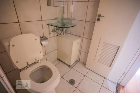 Banheiro de kitnet/studio para alugar com 1 quarto, 32m² em Vila Guarani (zona Sul), São Paulo