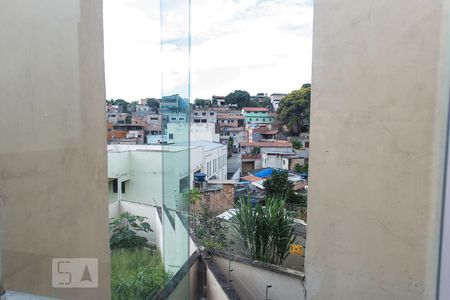 Vista de casa à venda com 3 quartos, 135m² em Palmeiras, Belo Horizonte