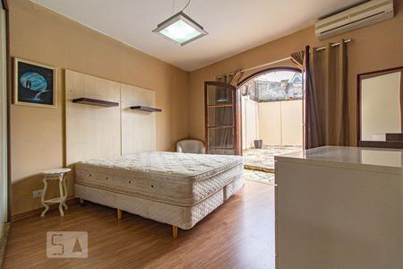 Quarto 1 de casa para alugar com 4 quartos, 600m² em Guaíra, Curitiba