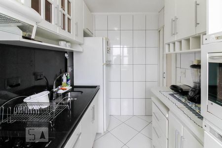 Cozinha de apartamento para alugar com 1 quarto, 56m² em Moema, São Paulo