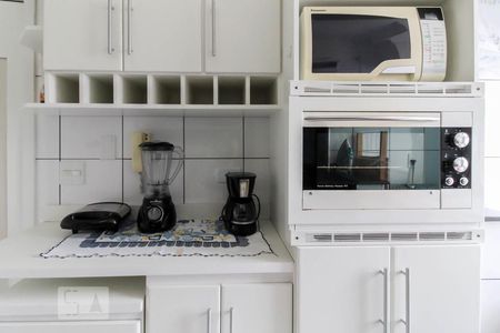 Cozinha de apartamento para alugar com 1 quarto, 56m² em Moema, São Paulo