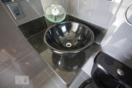 Banheiro de apartamento à venda com 1 quarto, 49m² em Vila Guarani (z Sul), São Paulo