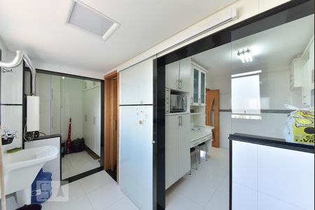 Apartamento à venda com 113m², 3 quartos e 2 vagas Apartamento à venda com 113m², 3 quartos e 2 vagasÁrea de Serviço