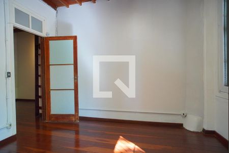 Sala de casa à venda com 3 quartos, 180m² em Bom Fim, Porto Alegre