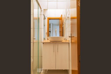 Banheiro de casa à venda com 2 quartos, 78m² em Olaria, Canoas
